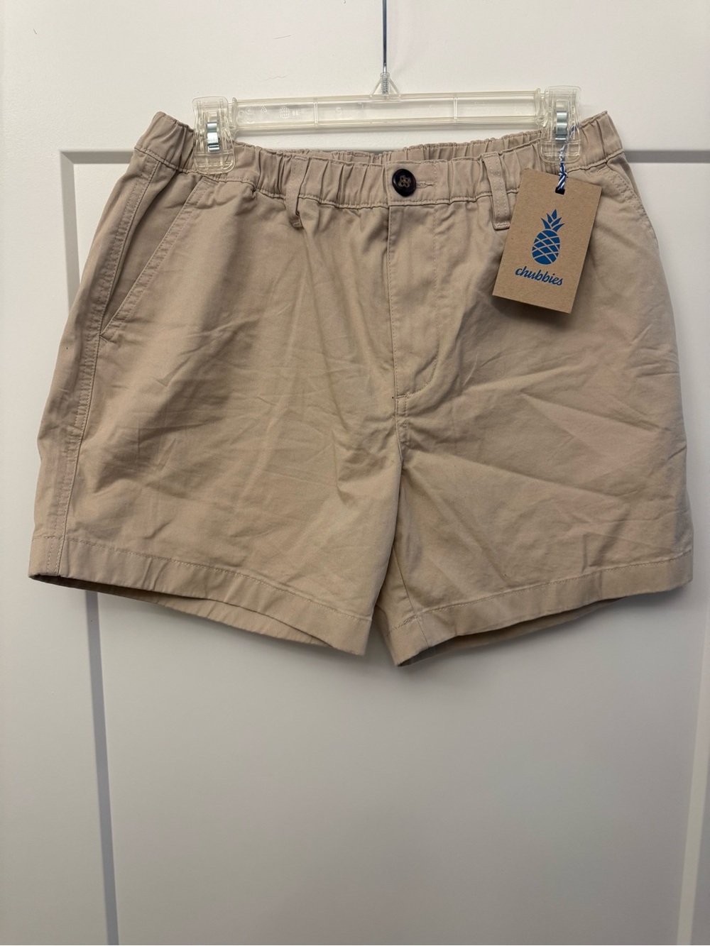 chubbies Men’s Tan Flat-Front Elastic Waist Shorts